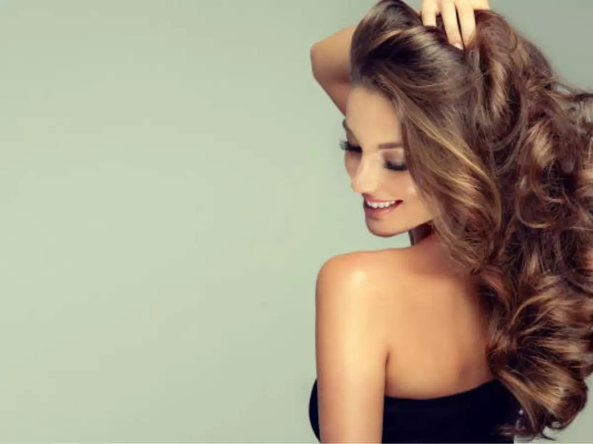 Hair Care Tips: बालों की सेहत के लिए किसी औषधि से कम नहीं है ये ऑयल, रोजाना इस्तेमाल से मिलता है कहीं फायदे !