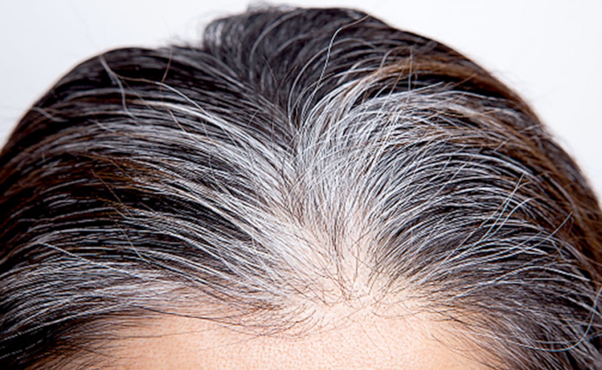 Hair Care Tips: आपकी ये खराब आदतें आपके बालों को समय से पहले बना देती है सफेद, रखे खास ध्यान !