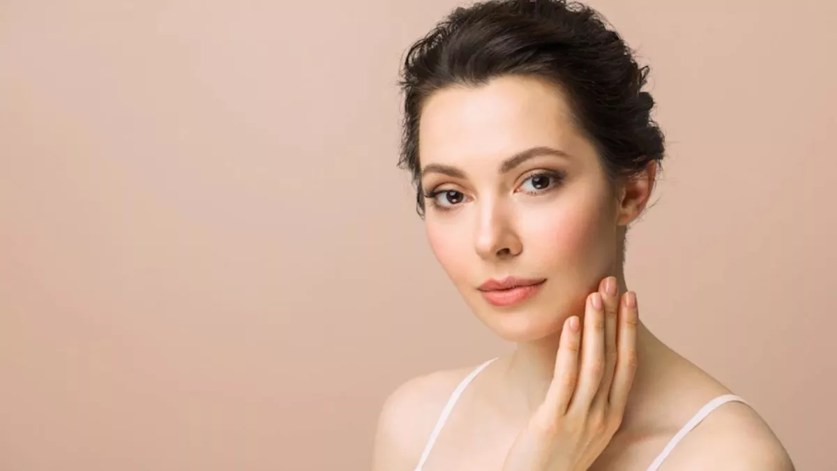 Skin Care Tips: बदलते मौसम की वजह से हो सकती है त्वचा से जुड़ी कई समस्याएं, इन बातों का रखें खास ध्यान !