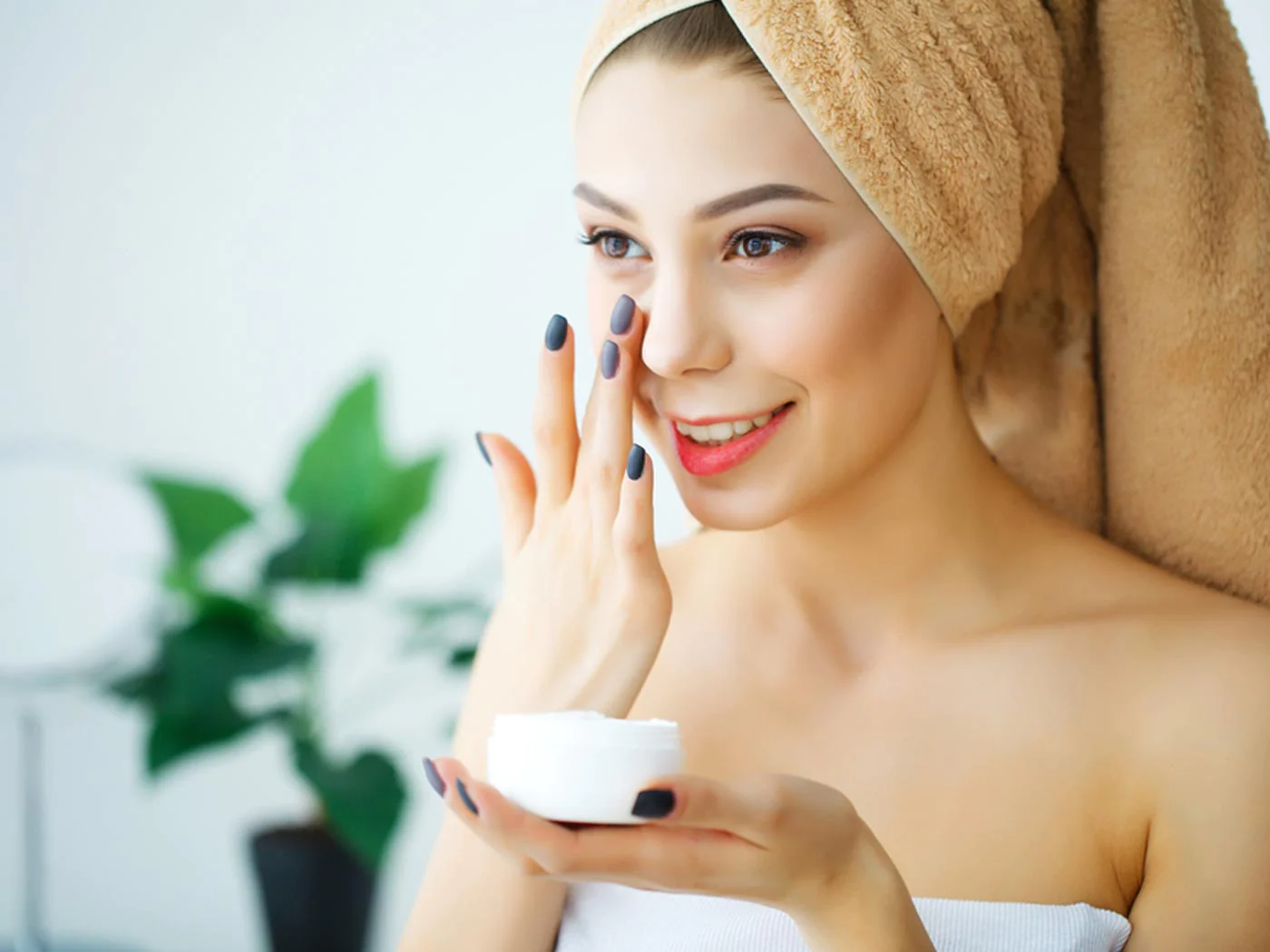 Skin Care Tips: त्वचा पर आने वाले एक्स्ट्रा ऑयल की समस्या से राहत पाने के लिए अपनाएं ये आसान तरीके !