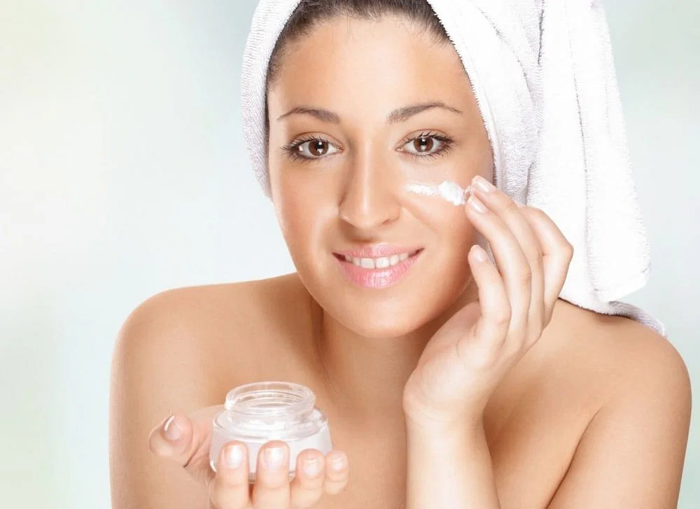 Skin Care Tips: चेहरे पर पाना चाहती है तुरंत निखार तो इन ब्यूटी टिप्स को जरूर करें फॉलो !