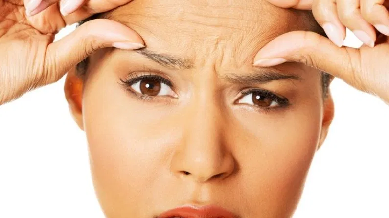 Skin Care Tips: समय से पहले चेहरे पर नजर आने लगे हैं बढ़ती उम्र के प्रभाव, ये हो सकते है कारण !