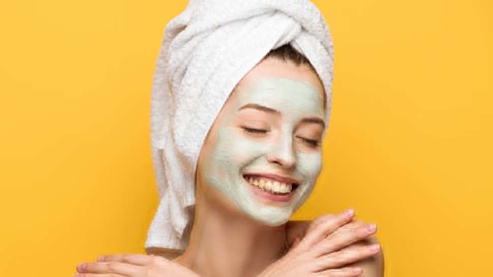 Skin Care Tips: त्वचा की देखभाल से जुड़ी यह गलतियां आपकी त्वचा को बना सकती है ड्राई और बेजान !