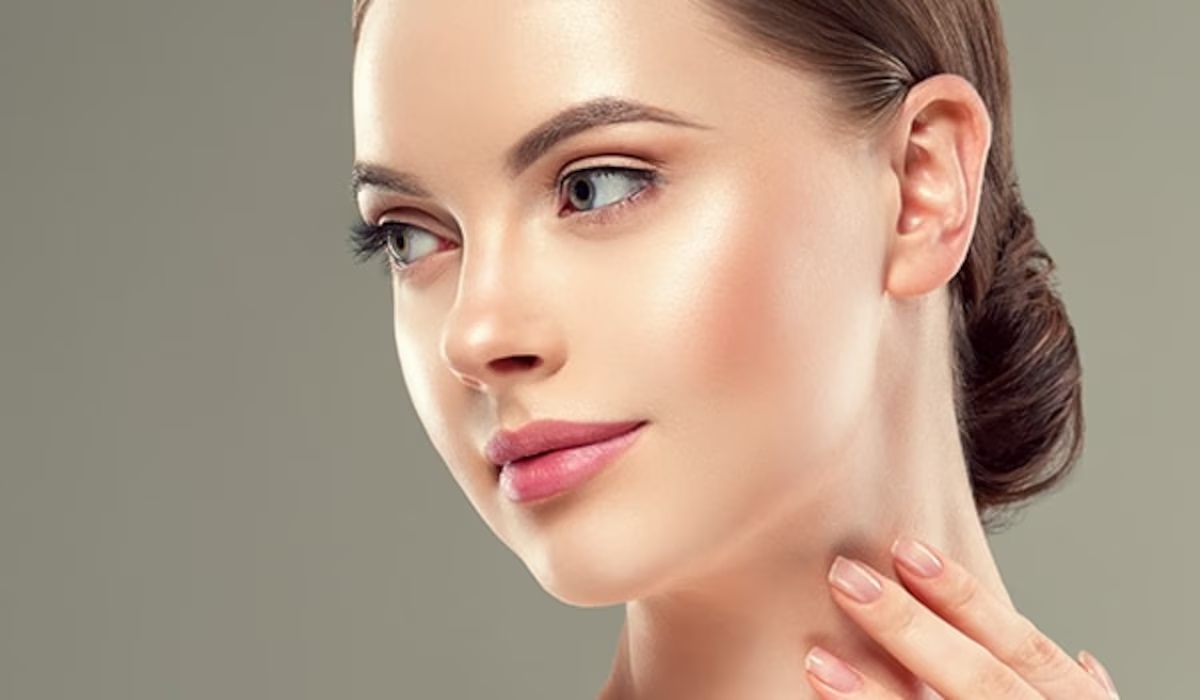 Skin Care Tips: फेस्टिवल सीजन में चेहरे पर निखार लाने के लिए इस तरह करें चेहरे की देखभाल !