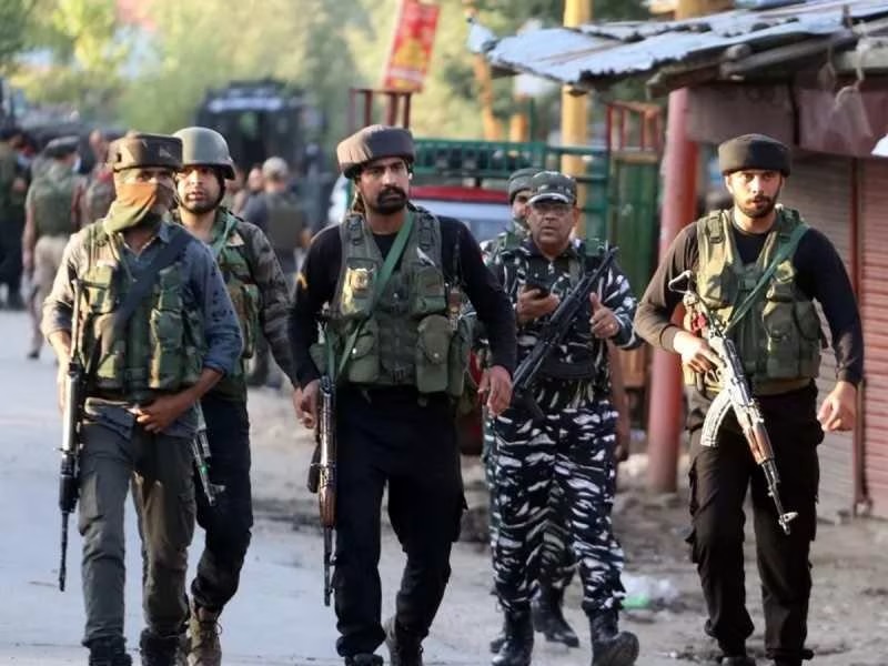 Kulgam Encounter: जम्मू-कश्मीर के कुलगाम में सेना और आतंकियों के बीच मुठभेड़, लश्कर के पांच दहशतगर्द ढेर