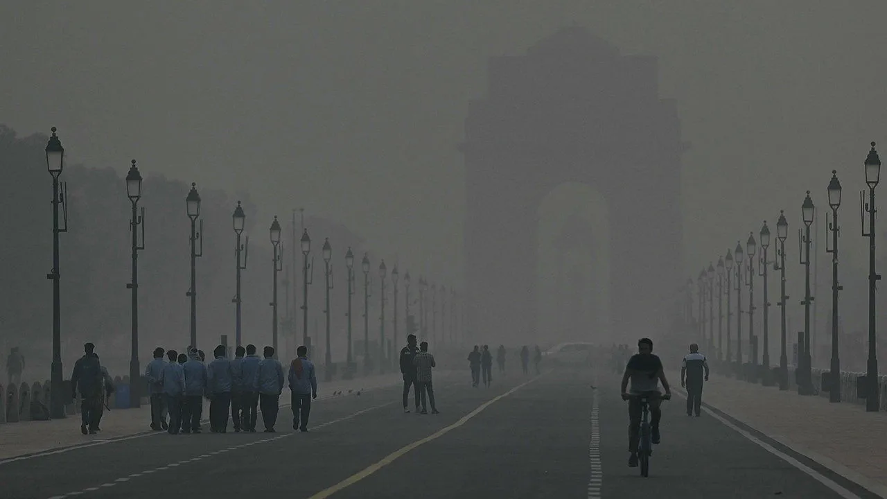 Delhi Air Pollution: Delhi में फिर बिगड़ी आबोहवा, अचानक AQI में 47 अंकों की बढ़ोतरी, जानें वजह