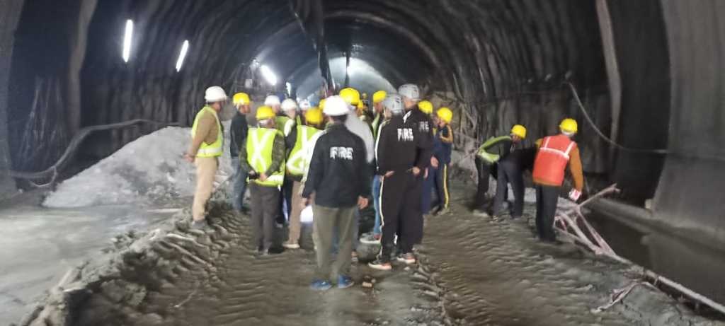 Uttarkashi Tunnel Rescue Operation: रोबोट जाएगा सुरंग के अंदर, बुलाए गए ड्रोन मैन मिलिंद राज, जानें कौन
