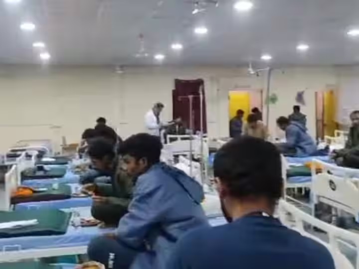 Uttarkashi Tunnel Rescue: अस्पताल से श्रमिकों की पहली तस्वीर आई सामने, चेहरे पर दिखी मुस्कुराहट, 17 दिन तक फंसे रहे थे टनल में