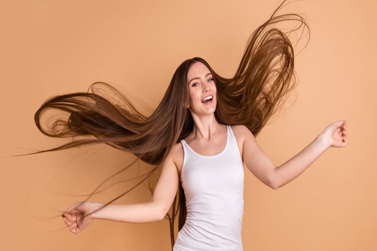 Hair Care Tips: बालों को लंबा और घना बनाने के लिए डाइट में इन फूड्स को जरूर करें शामिल !